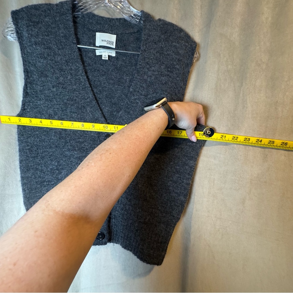 Wilfred Aritzia Charcoal Gray V-Neck Button Vest Sweater Alpaca Wool Preppy XS - Picture 5 of 8